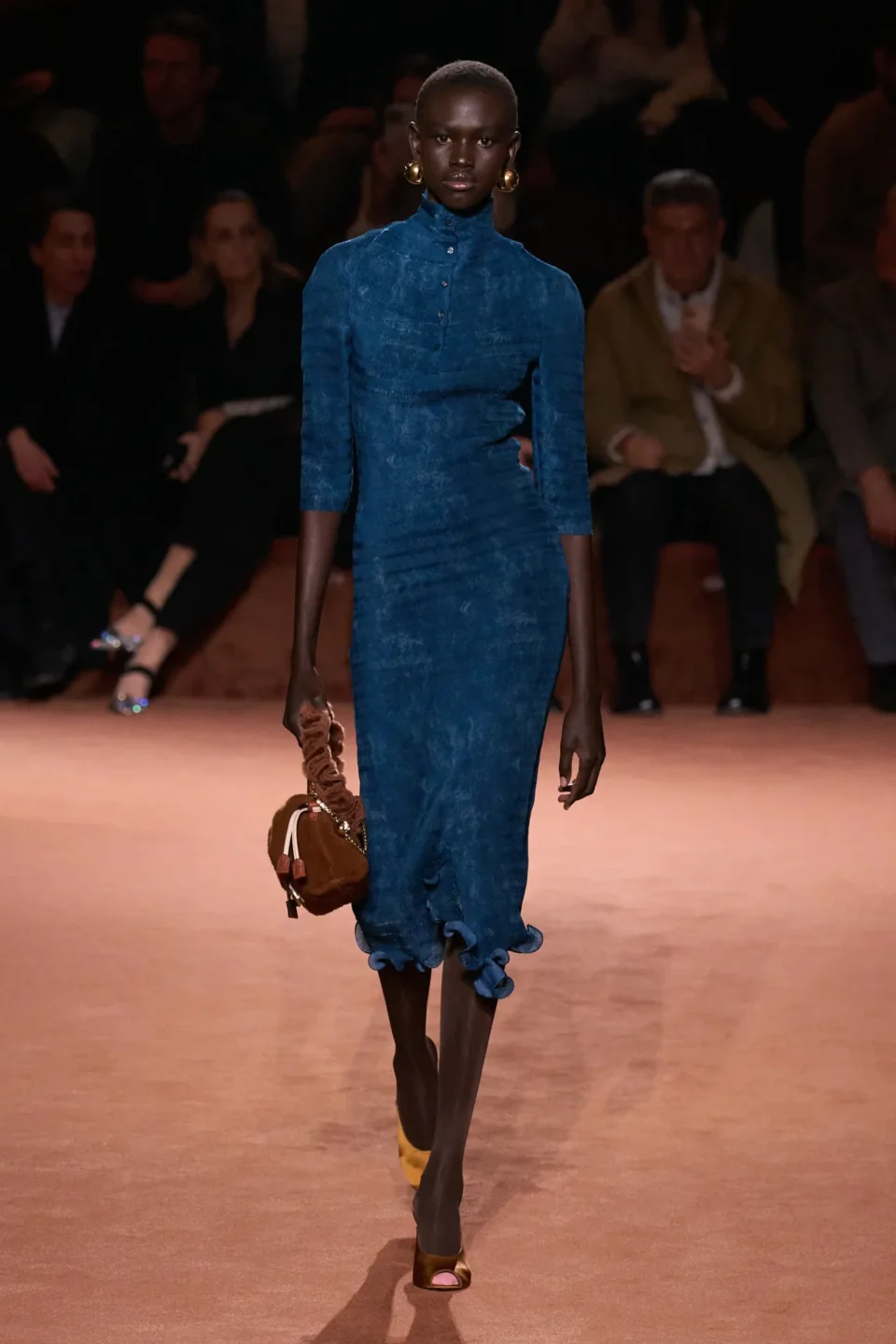 00007-fendi-fall-2025-ready-to-wear-credit-gorunway