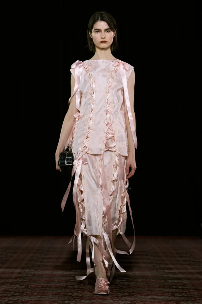 00010-simone-rocha-fall-2025-ready-to-wear-credit-gorunway