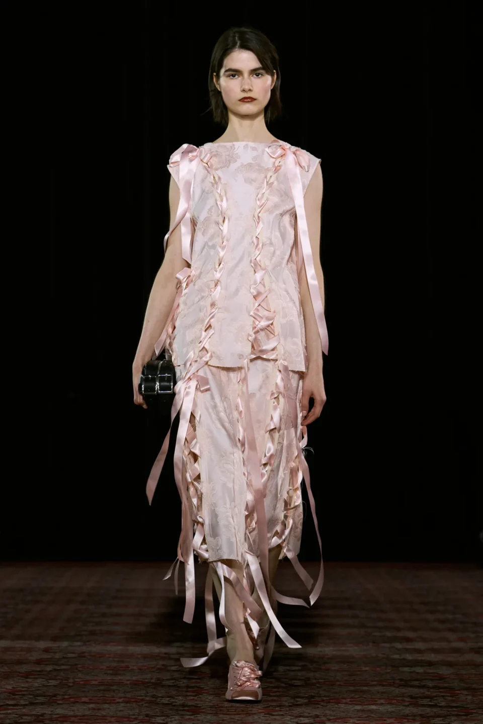 00010-simone-rocha-fall-2025-ready-to-wear-credit-gorunway