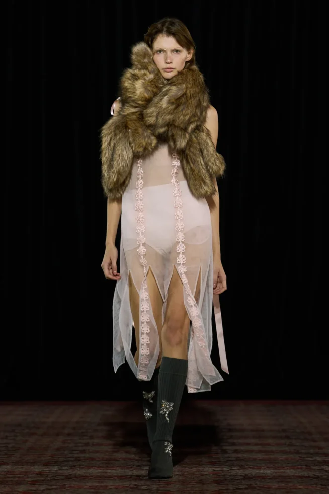 00015-simone-rocha-fall-2025-ready-to-wear-credit-gorunway