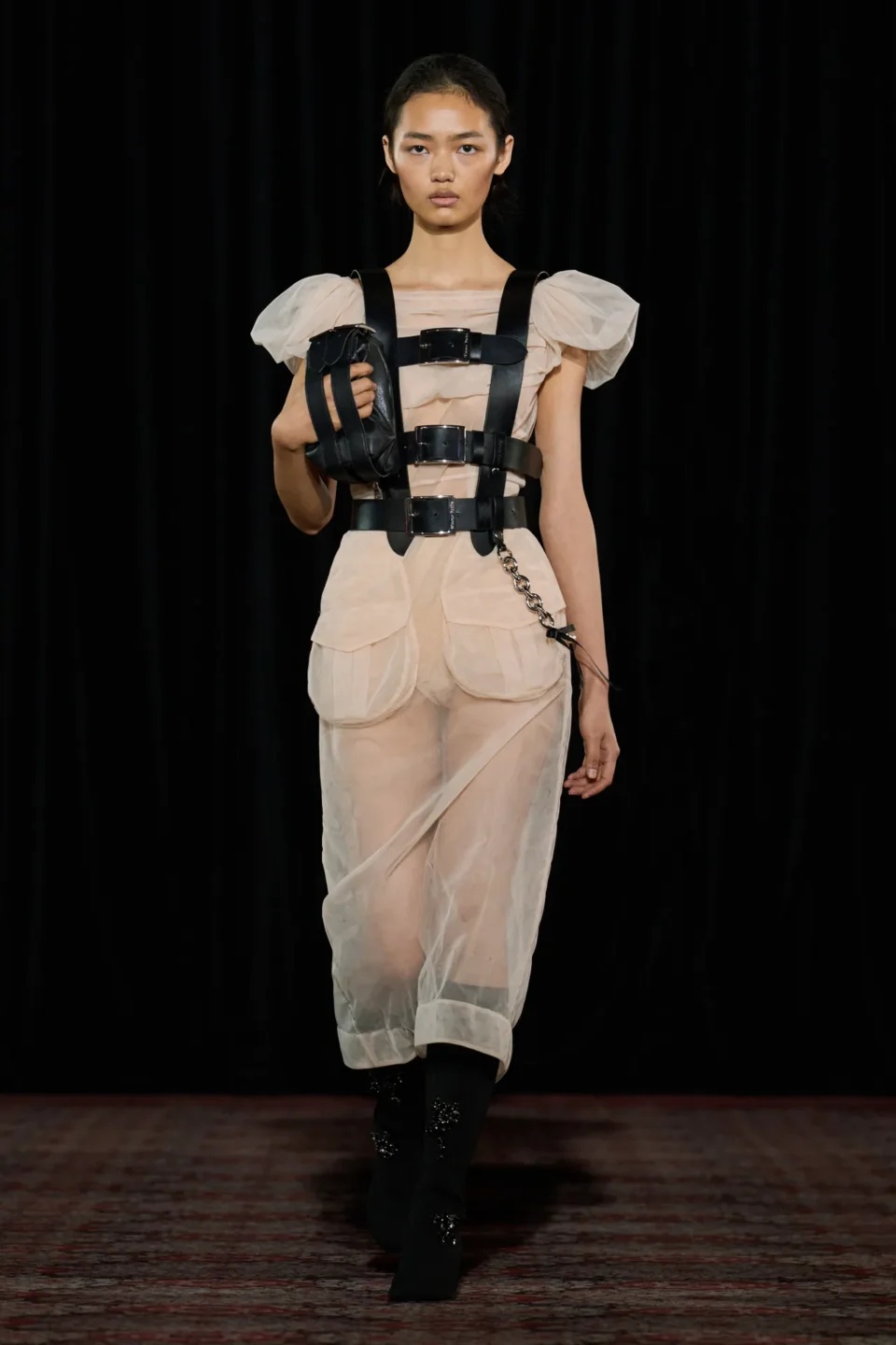00017-simone-rocha-fall-2025-ready-to-wear-credit-gorunway