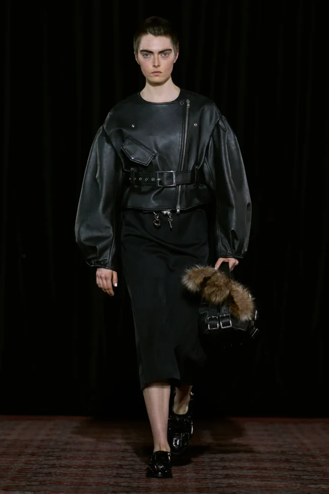 00025-simone-rocha-fall-2025-ready-to-wear-credit-gorunway