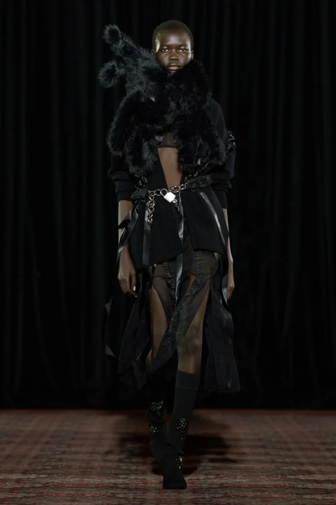00027-simone-rocha-fall-2025-ready-to-wear-credit-gorunway