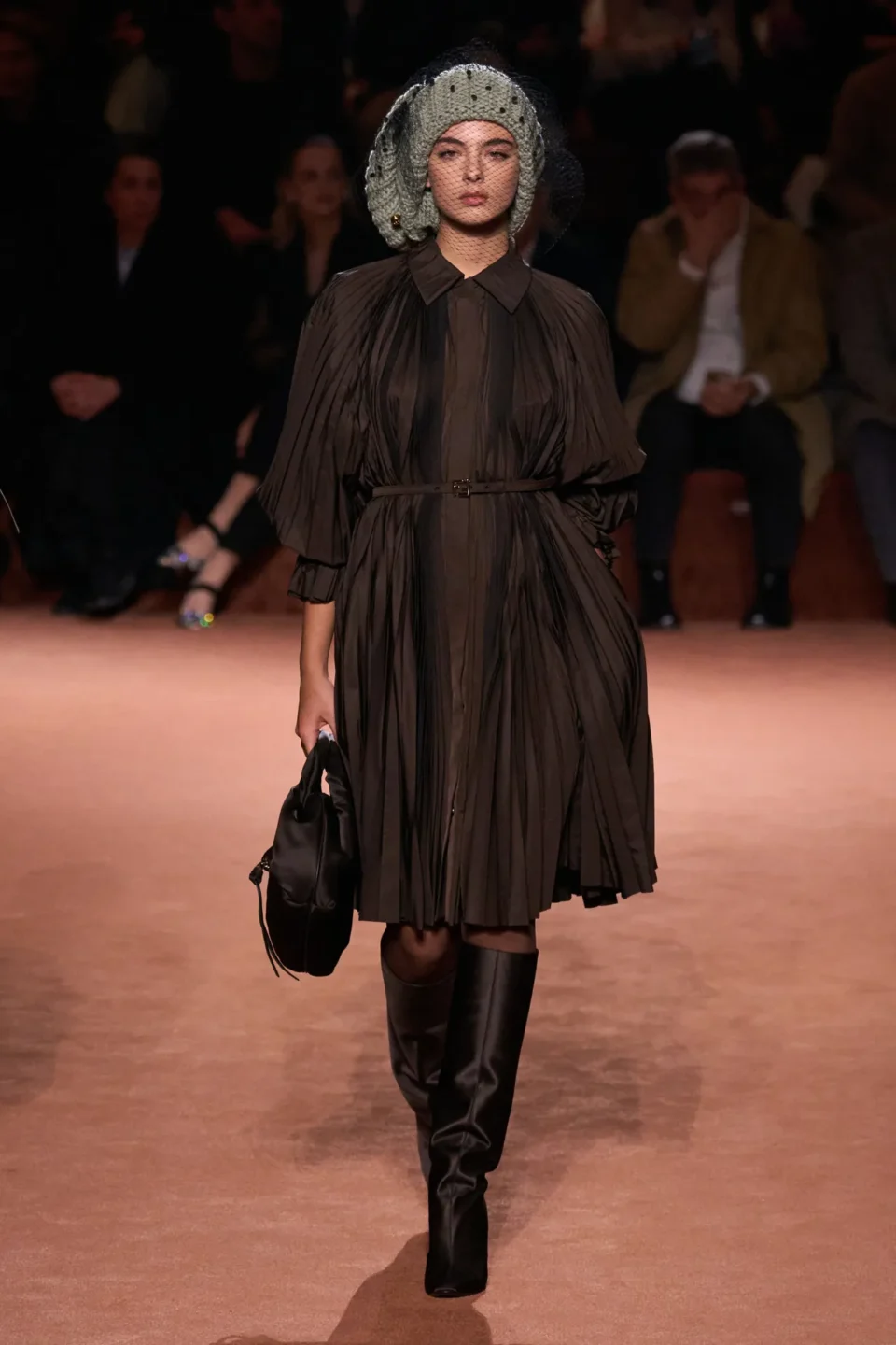 00040-fendi-fall-2025-ready-to-wear-credit-gorunway