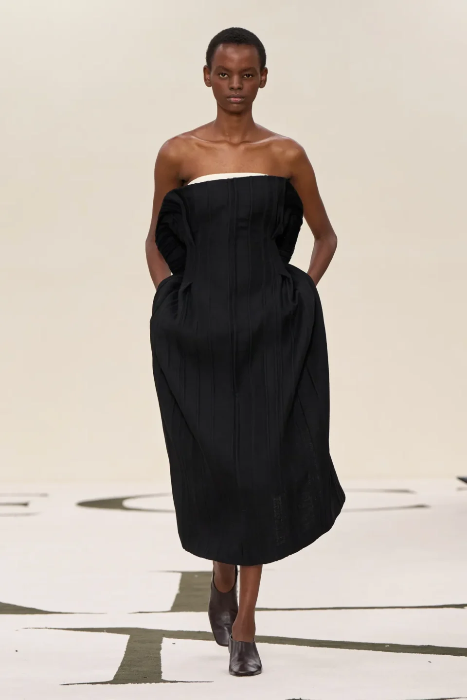 00052-calvin-klein-collection-fall-2025-ready-to-wear-credit-brand