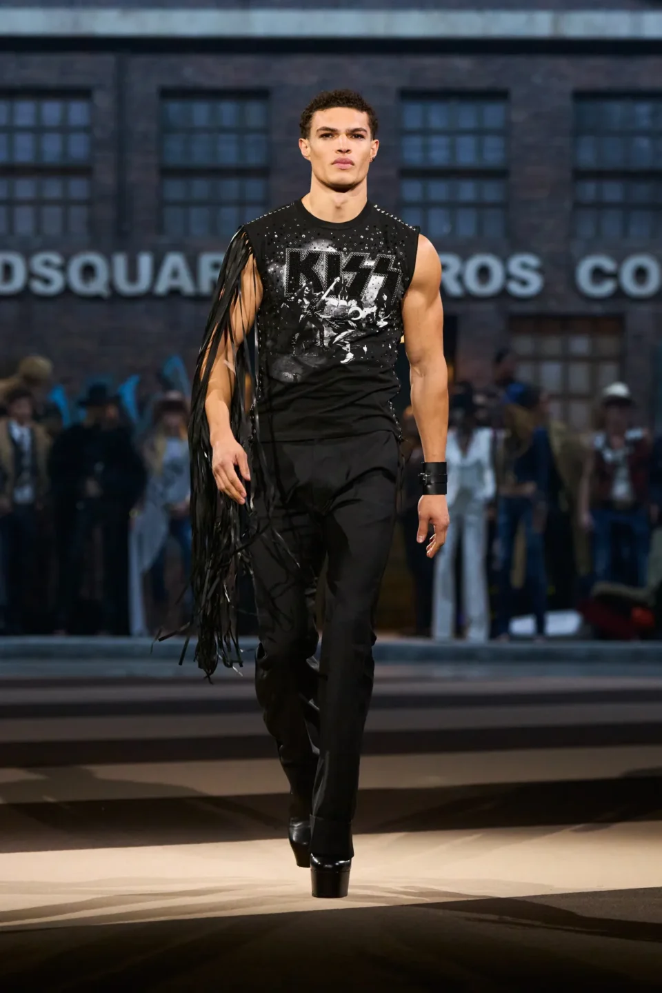 00055-dsquared2-fall-2025-ready-to-wear-credit-gorunway