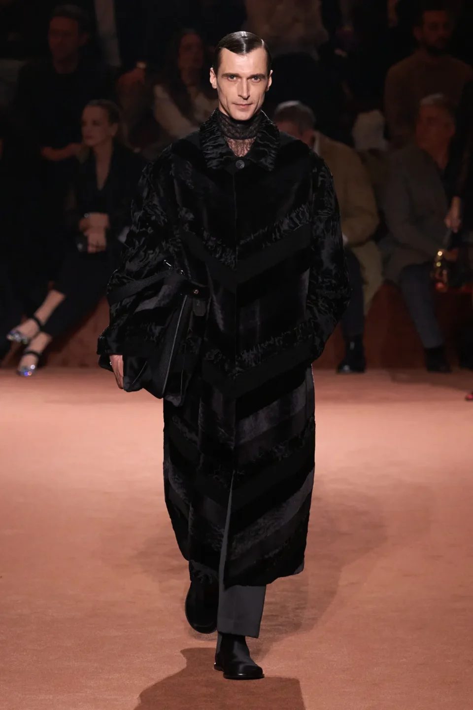 00078-fendi-fall-2025-ready-to-wear-credit-gorunway