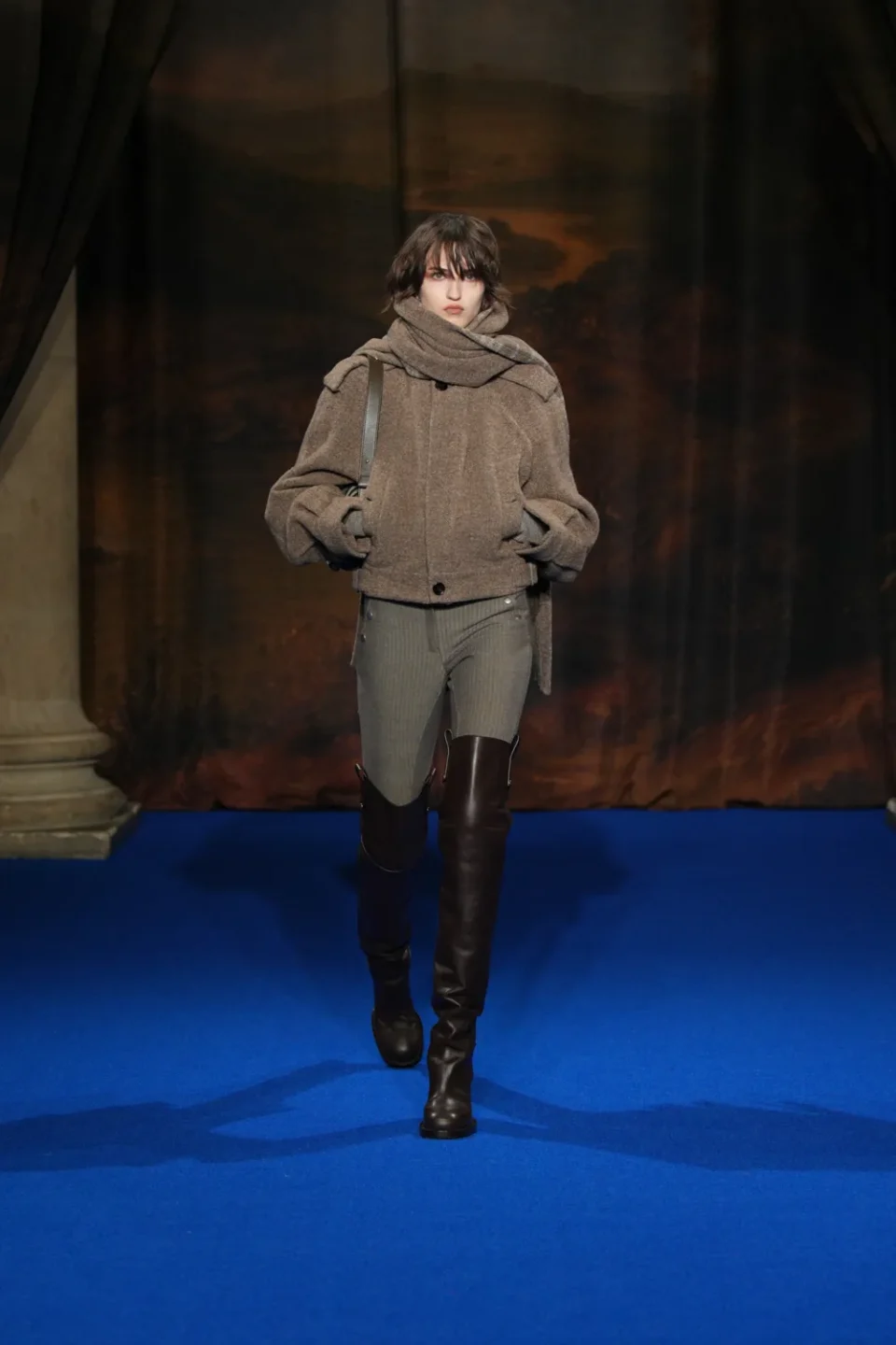 DT_BURBERRY_2025_W25_FEBRUARY_SHOW_RUNWAY_LOOK_FRONT_01_RGB _2x3