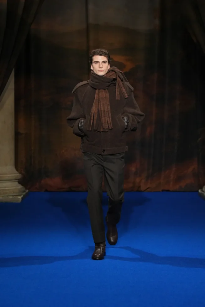 DT_BURBERRY_2025_W25_FEBRUARY_SHOW_RUNWAY_LOOK_FRONT_02_RGB _2x3