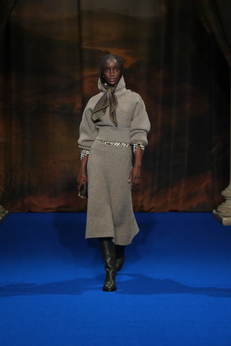 DT_BURBERRY_2025_W25_FEBRUARY_SHOW_RUNWAY_LOOK_FRONT_04_RGB _2x3