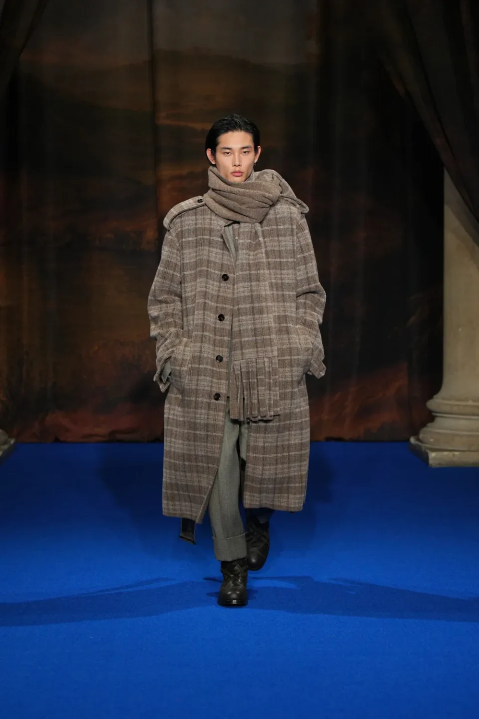 DT_BURBERRY_2025_W25_FEBRUARY_SHOW_RUNWAY_LOOK_FRONT_05_RGB _2x3