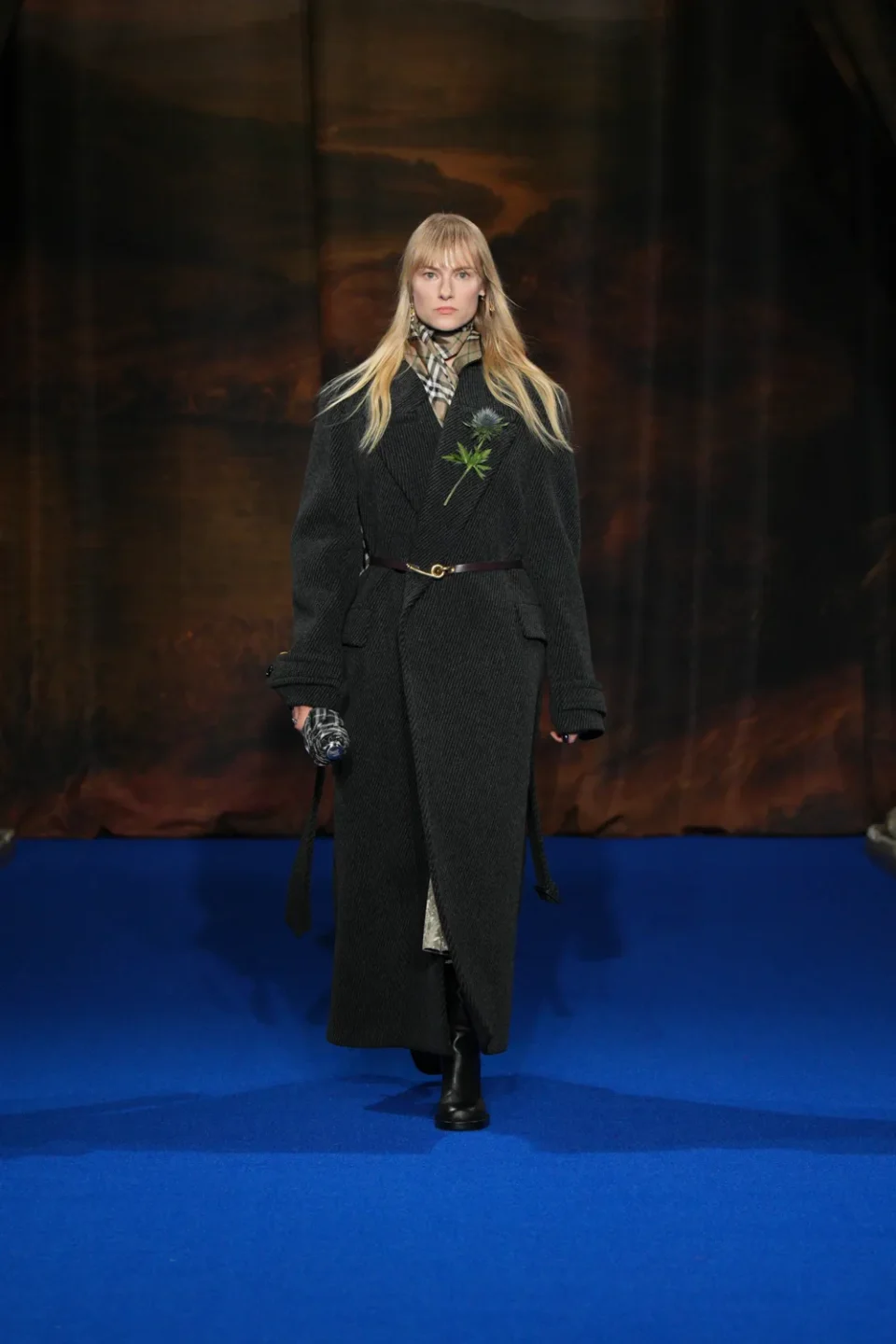 DT_BURBERRY_2025_W25_FEBRUARY_SHOW_RUNWAY_LOOK_FRONT_08_RGB _2x3
