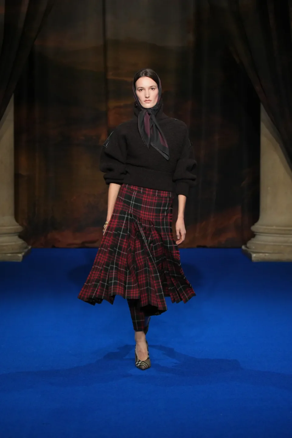 DT_BURBERRY_2025_W25_FEBRUARY_SHOW_RUNWAY_LOOK_FRONT_09_RGB _2x3