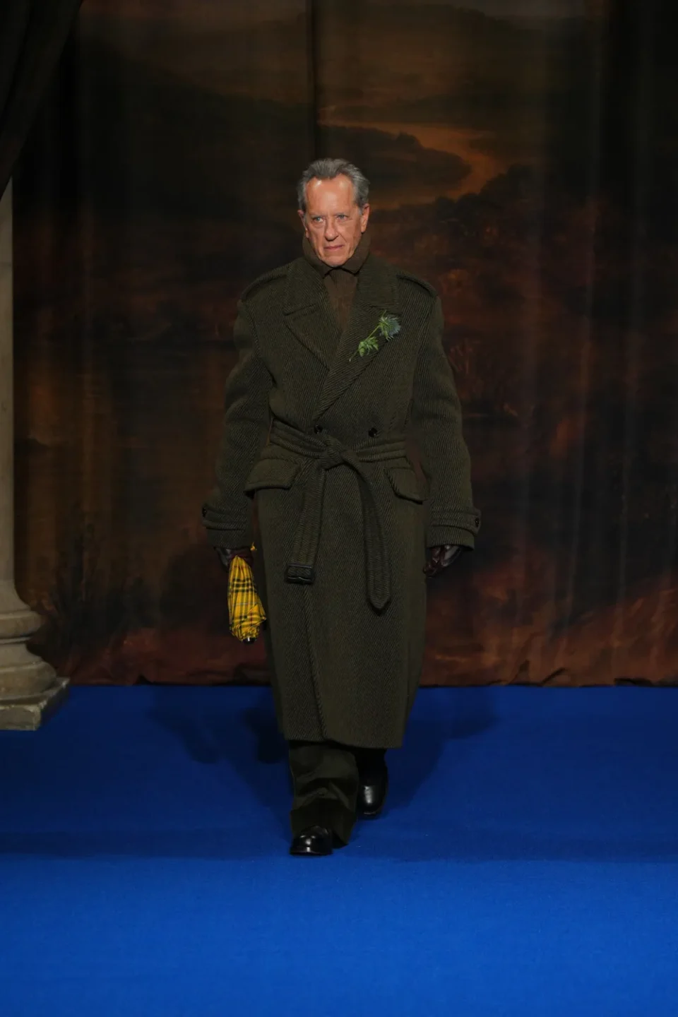 DT_BURBERRY_2025_W25_FEBRUARY_SHOW_RUNWAY_LOOK_FRONT_10_RGB _2x3