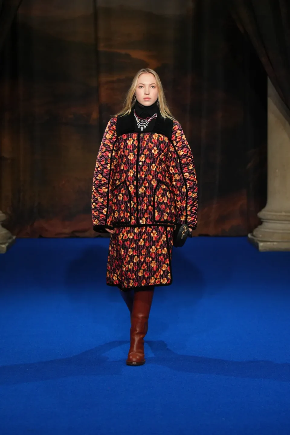 DT_BURBERRY_2025_W25_FEBRUARY_SHOW_RUNWAY_LOOK_FRONT_11_RGB _2x3