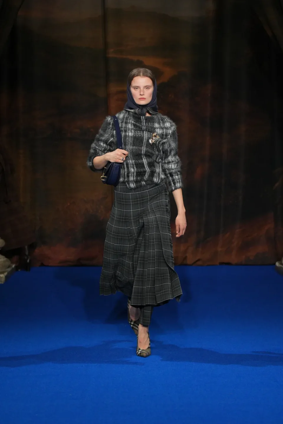 DT_BURBERRY_2025_W25_FEBRUARY_SHOW_RUNWAY_LOOK_FRONT_14_RGB _2x3