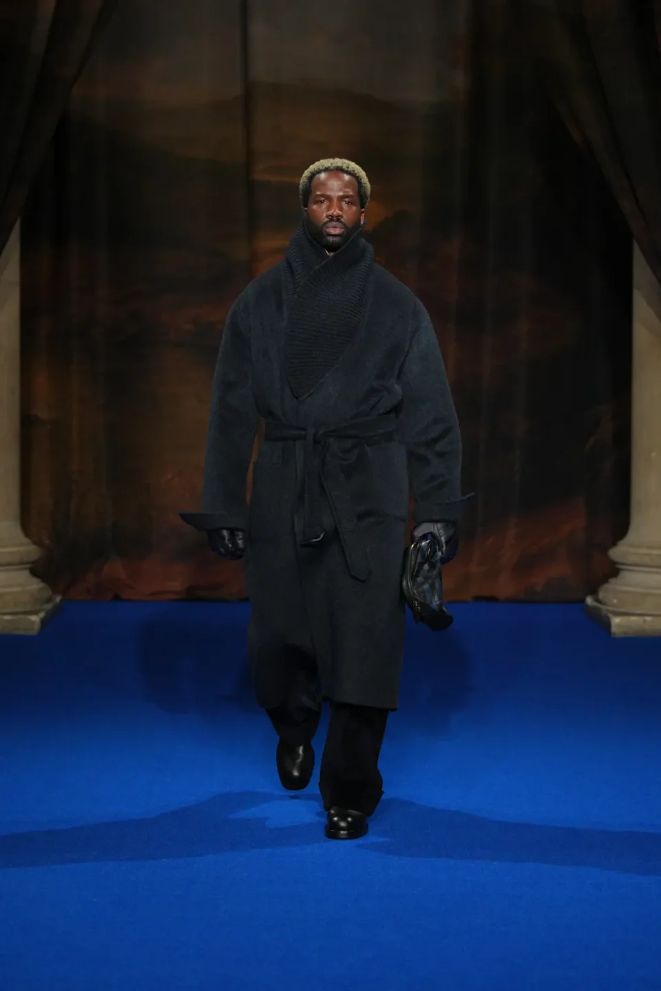 DT_BURBERRY_2025_W25_FEBRUARY_SHOW_RUNWAY_LOOK_FRONT_16_RGB _2x3
