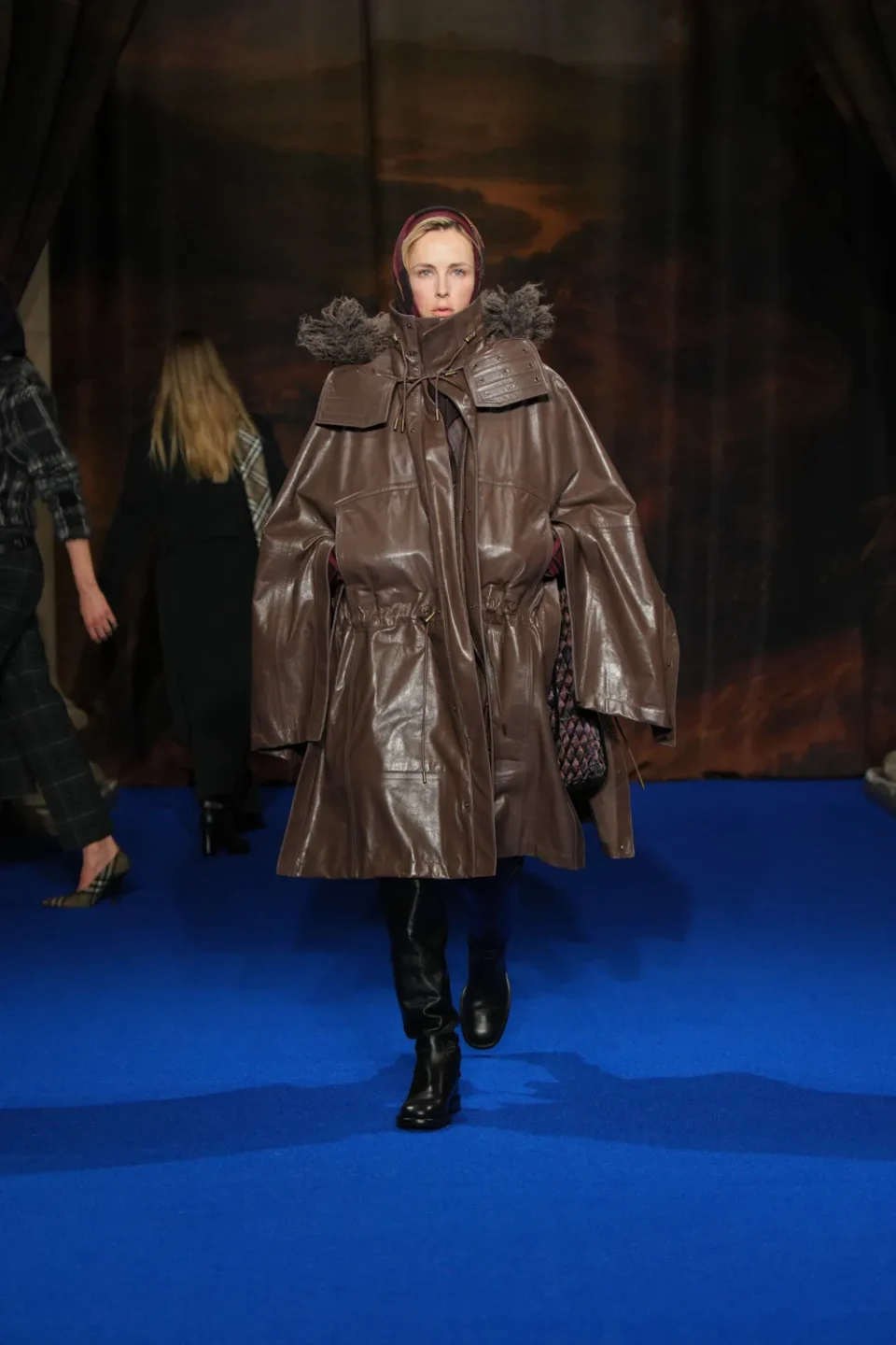 DT_BURBERRY_2025_W25_FEBRUARY_SHOW_RUNWAY_LOOK_FRONT_20_RGB _2x3