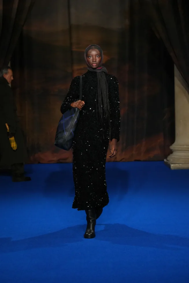DT_BURBERRY_2025_W25_FEBRUARY_SHOW_RUNWAY_LOOK_FRONT_21_RGB _2x3