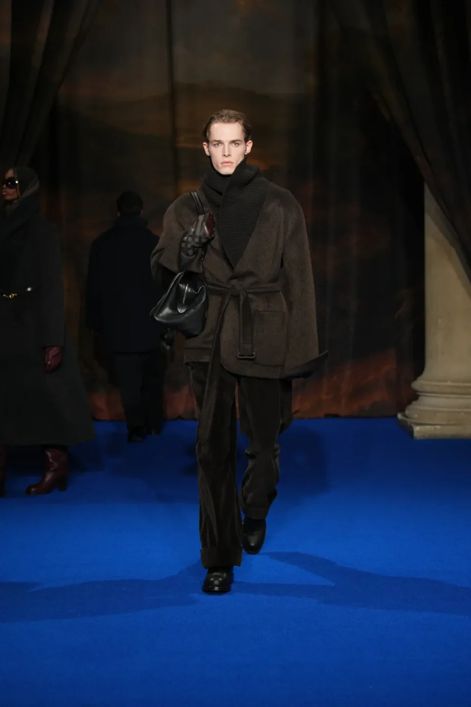 DT_BURBERRY_2025_W25_FEBRUARY_SHOW_RUNWAY_LOOK_FRONT_24_RGB _2x3