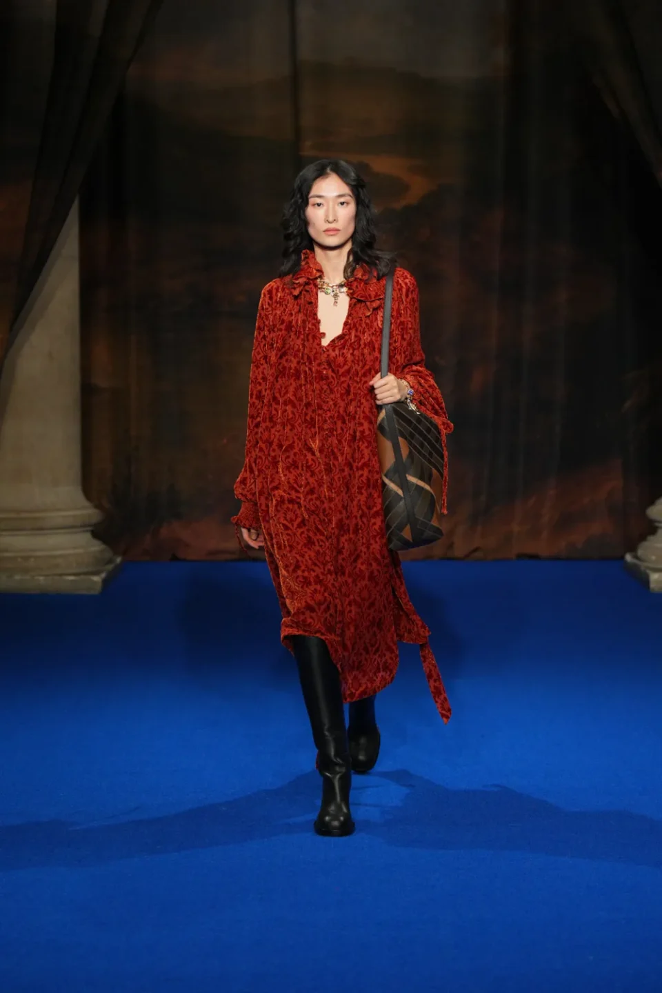 DT_BURBERRY_2025_W25_FEBRUARY_SHOW_RUNWAY_LOOK_FRONT_25_RGB _2x3
