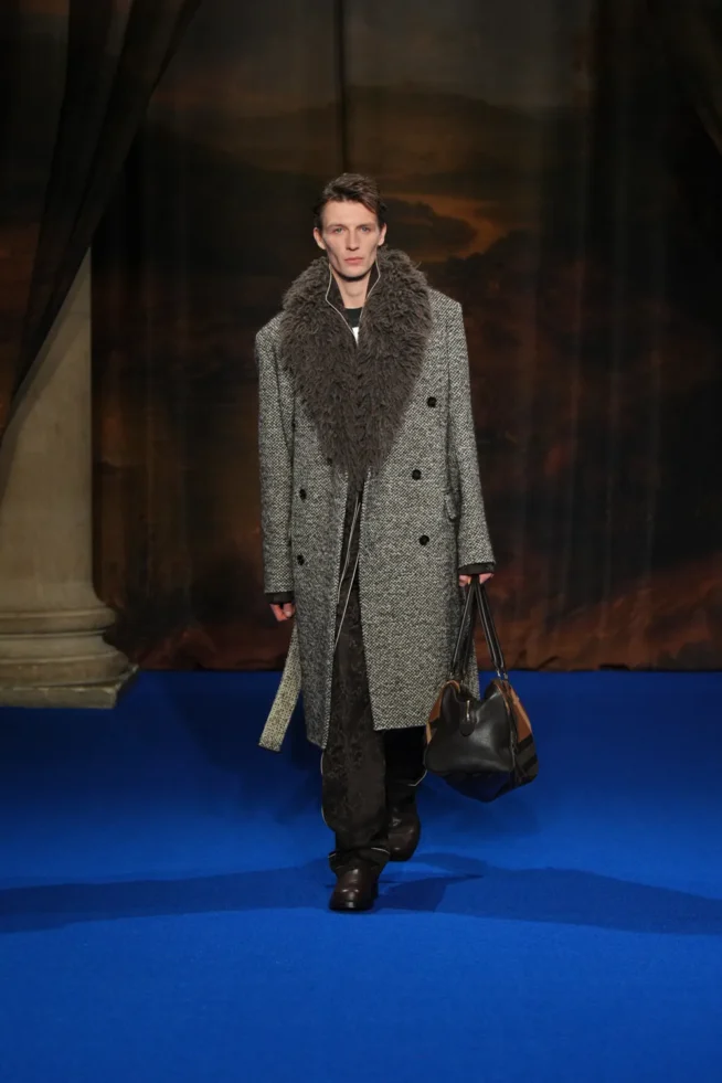 DT_BURBERRY_2025_W25_FEBRUARY_SHOW_RUNWAY_LOOK_FRONT_26_RGB _2x3