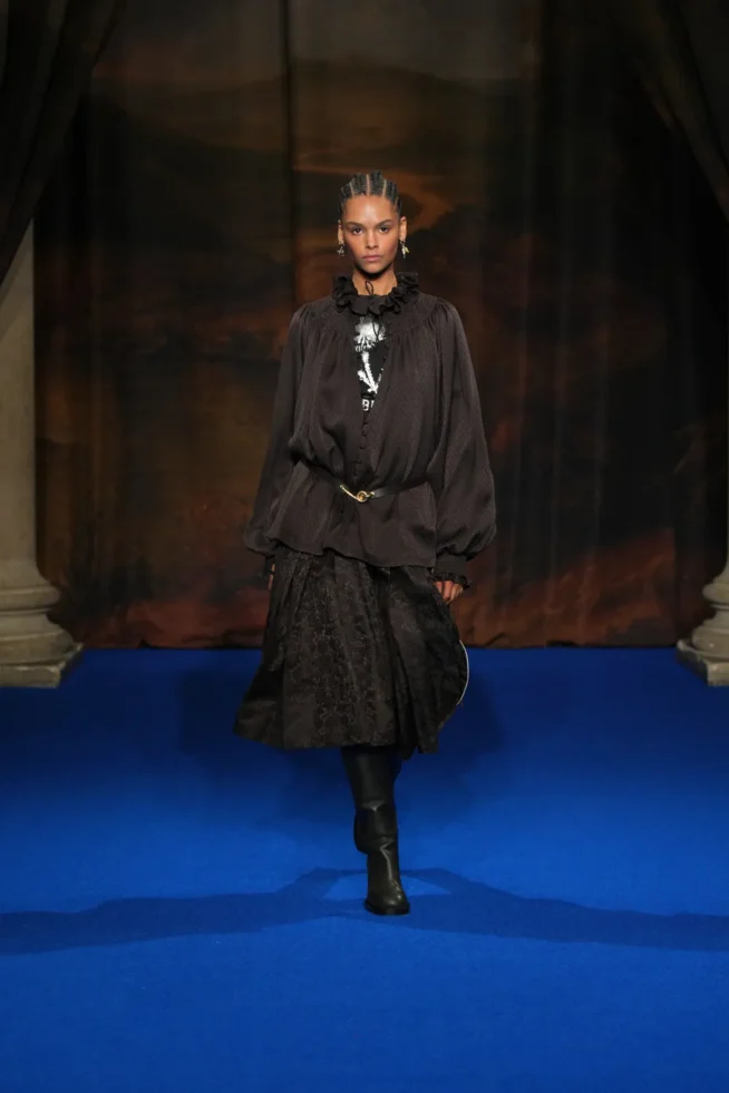 DT_BURBERRY_2025_W25_FEBRUARY_SHOW_RUNWAY_LOOK_FRONT_27_RGB _2x3