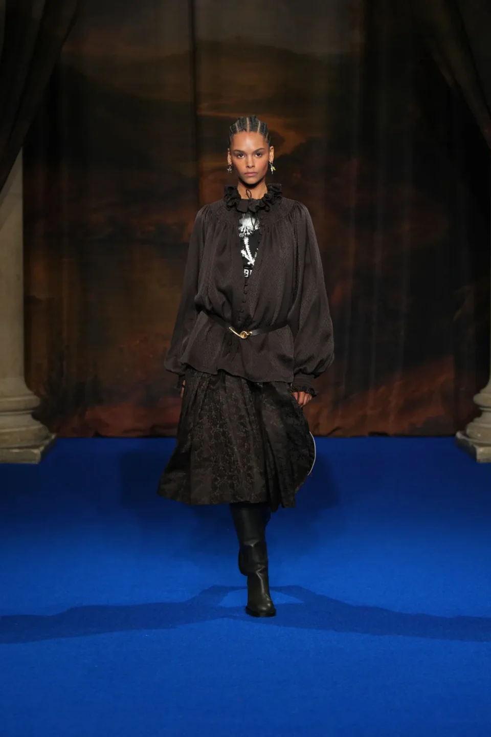 DT_BURBERRY_2025_W25_FEBRUARY_SHOW_RUNWAY_LOOK_FRONT_27_RGB _2x3