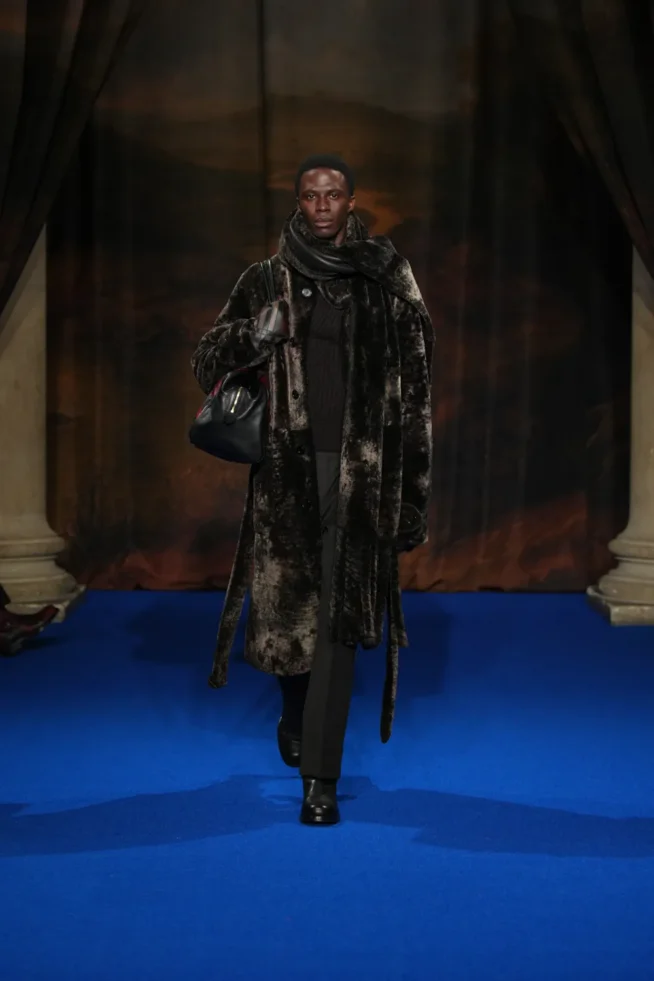 DT_BURBERRY_2025_W25_FEBRUARY_SHOW_RUNWAY_LOOK_FRONT_28_RGB _2x3
