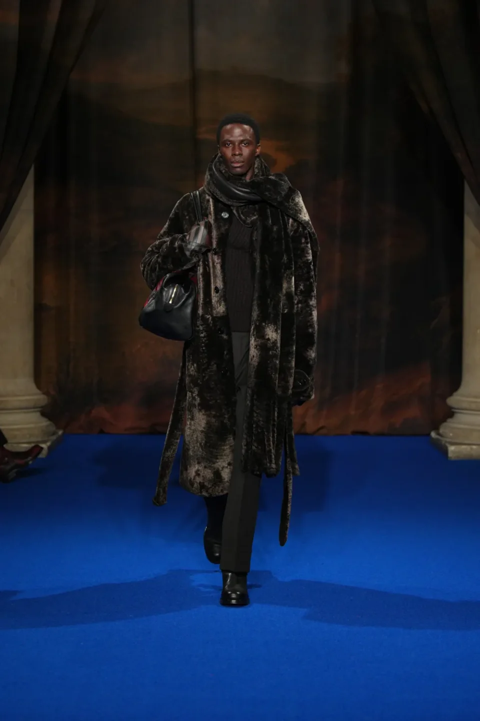 DT_BURBERRY_2025_W25_FEBRUARY_SHOW_RUNWAY_LOOK_FRONT_28_RGB _2x3