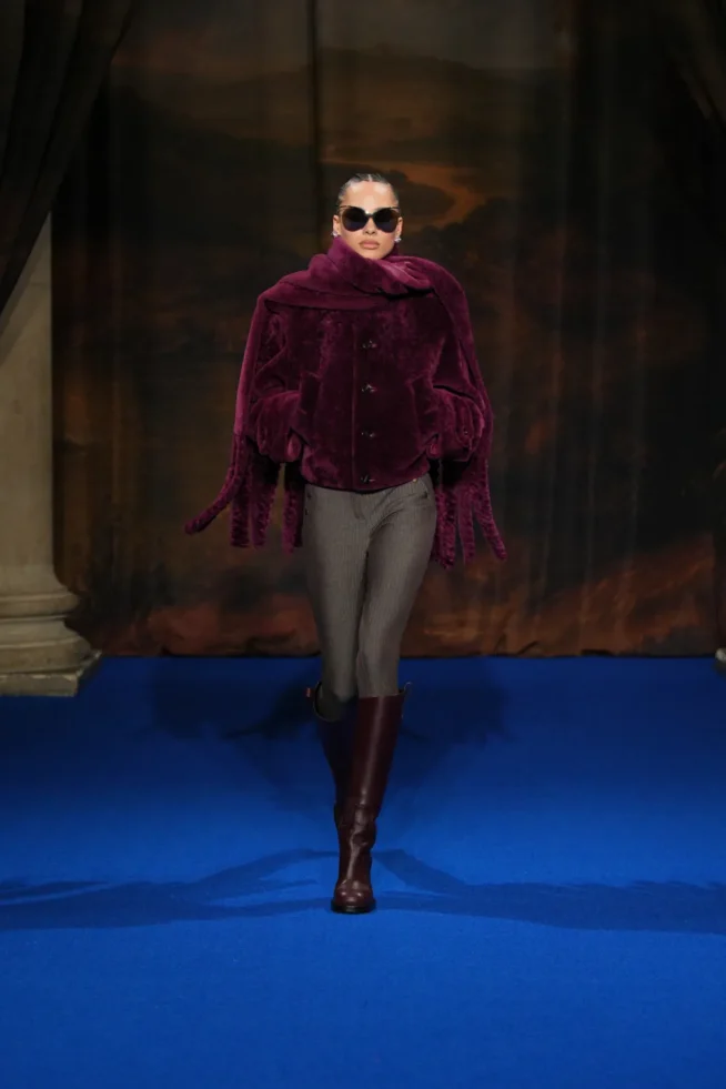 DT_BURBERRY_2025_W25_FEBRUARY_SHOW_RUNWAY_LOOK_FRONT_29_RGB _2x3