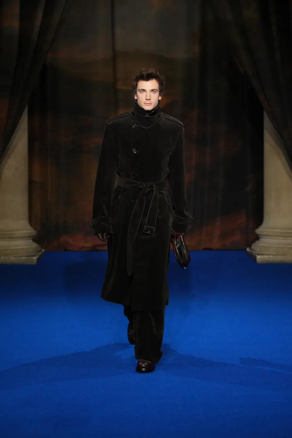 DT_BURBERRY_2025_W25_FEBRUARY_SHOW_RUNWAY_LOOK_FRONT_33_RGB _2x3