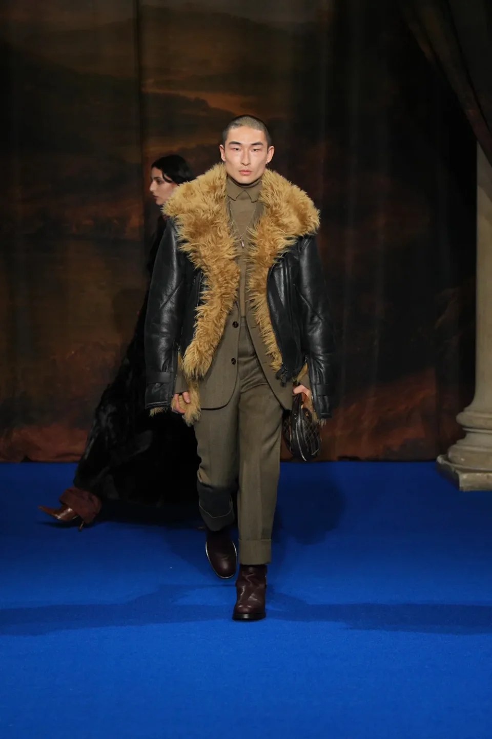 DT_BURBERRY_2025_W25_FEBRUARY_SHOW_RUNWAY_LOOK_FRONT_37_RGB _2x3