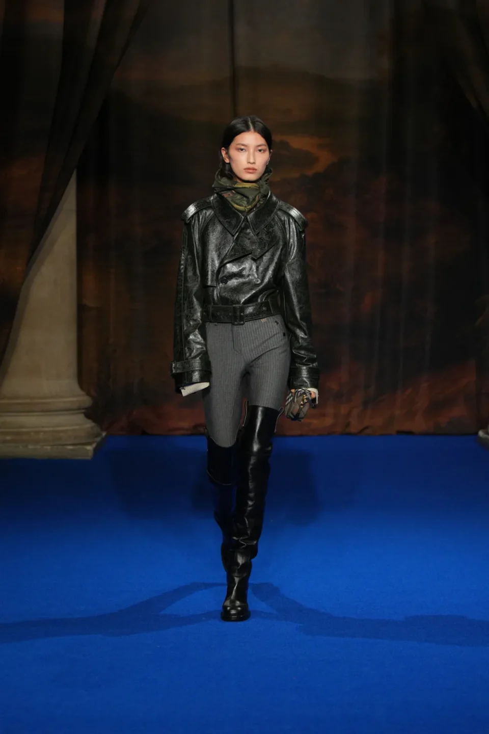 DT_BURBERRY_2025_W25_FEBRUARY_SHOW_RUNWAY_LOOK_FRONT_38_RGB _2x3