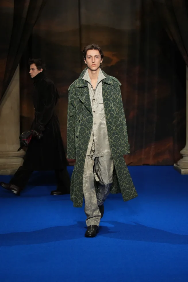 DT_BURBERRY_2025_W25_FEBRUARY_SHOW_RUNWAY_LOOK_FRONT_39_RGB _2x3