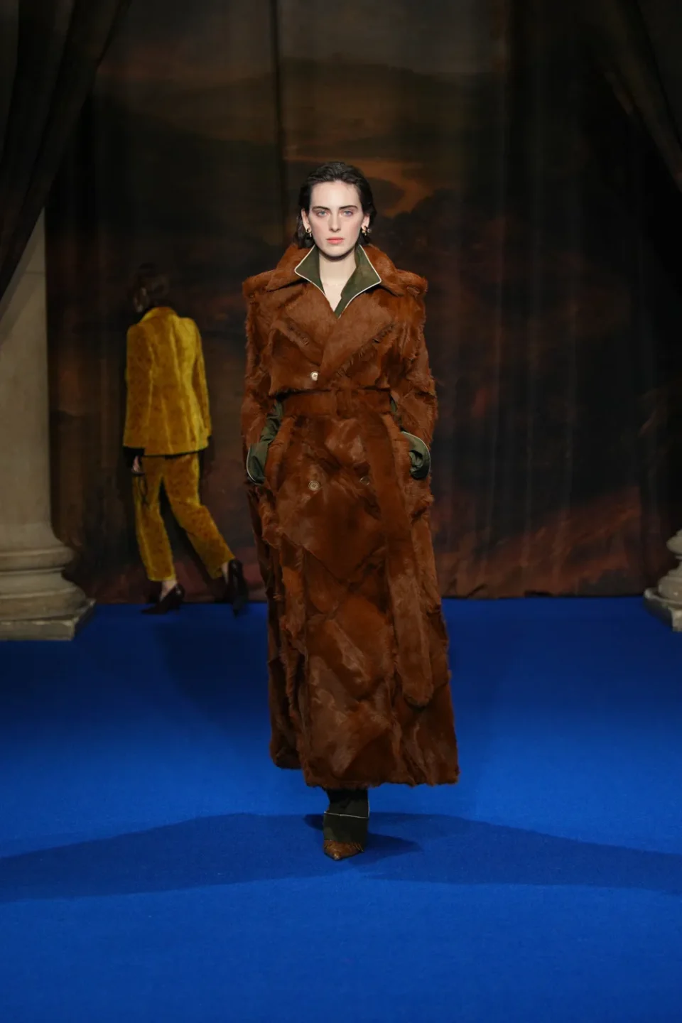 DT_BURBERRY_2025_W25_FEBRUARY_SHOW_RUNWAY_LOOK_FRONT_44_RGB _2x3