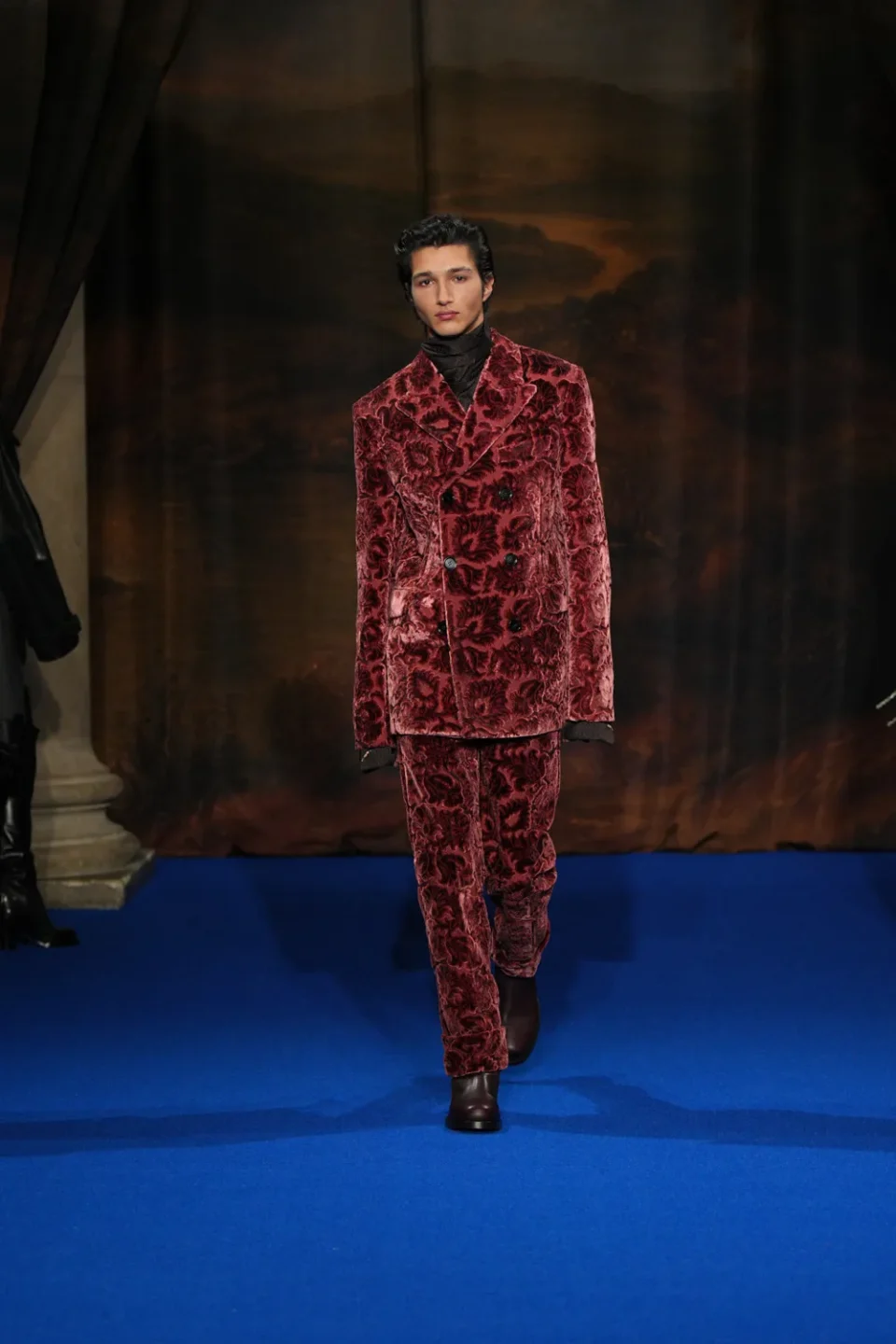 DT_BURBERRY_2025_W25_FEBRUARY_SHOW_RUNWAY_LOOK_FRONT_49_RGB _2x3