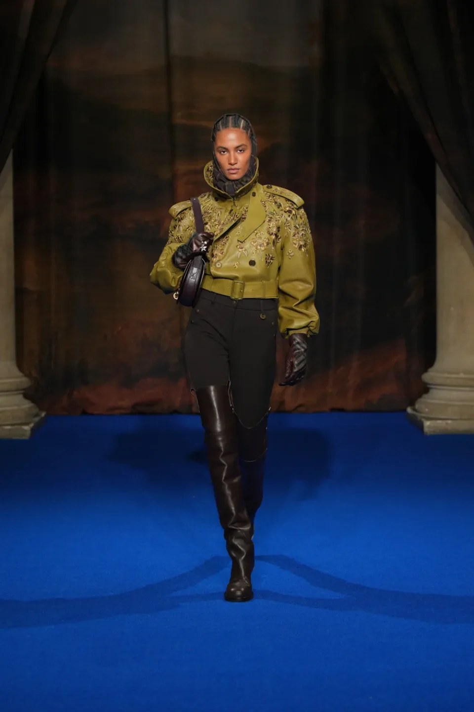DT_BURBERRY_2025_W25_FEBRUARY_SHOW_RUNWAY_LOOK_FRONT_56_RGB _2x3