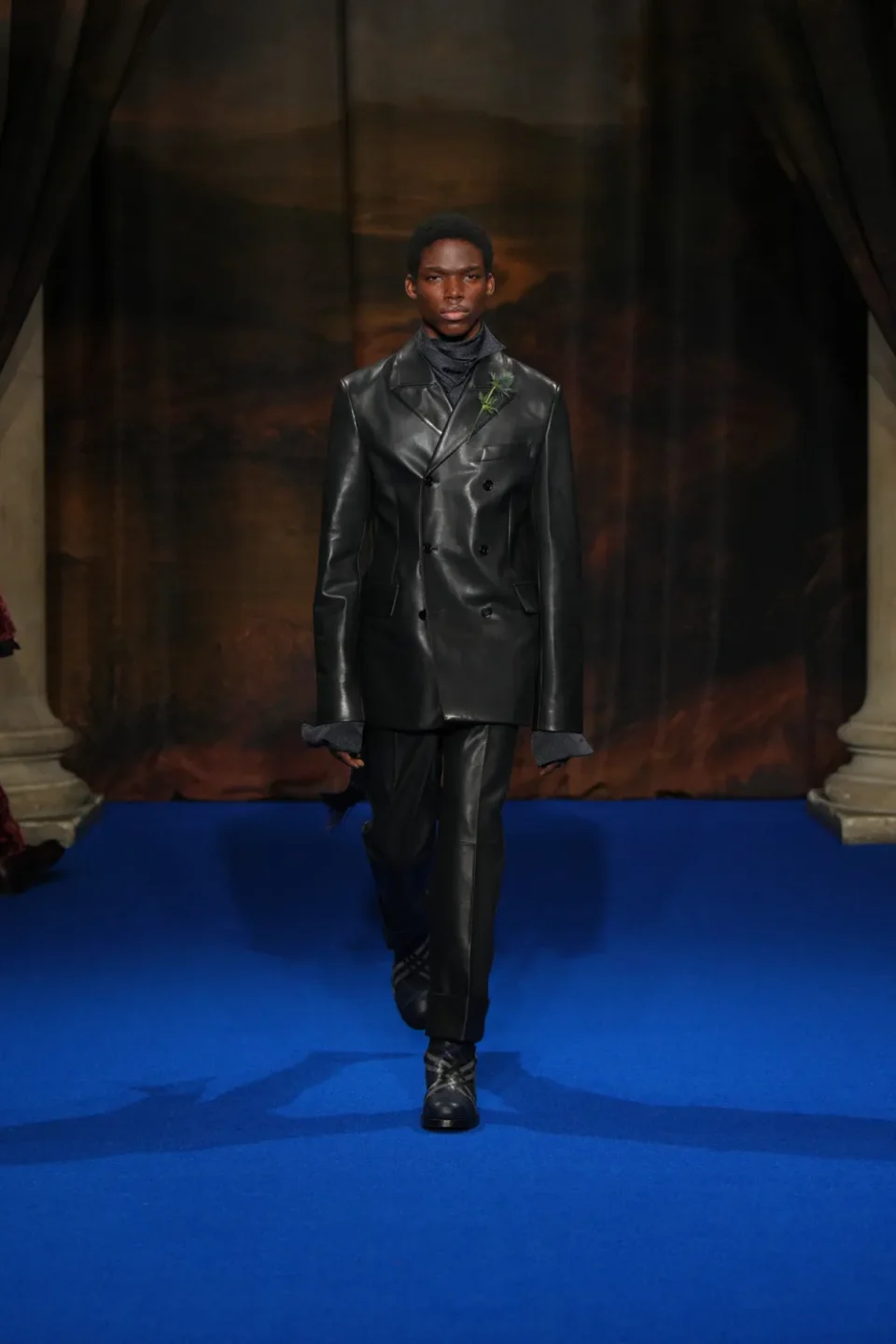 DT_BURBERRY_2025_W25_FEBRUARY_SHOW_RUNWAY_LOOK_FRONT_60_RGB _2x3