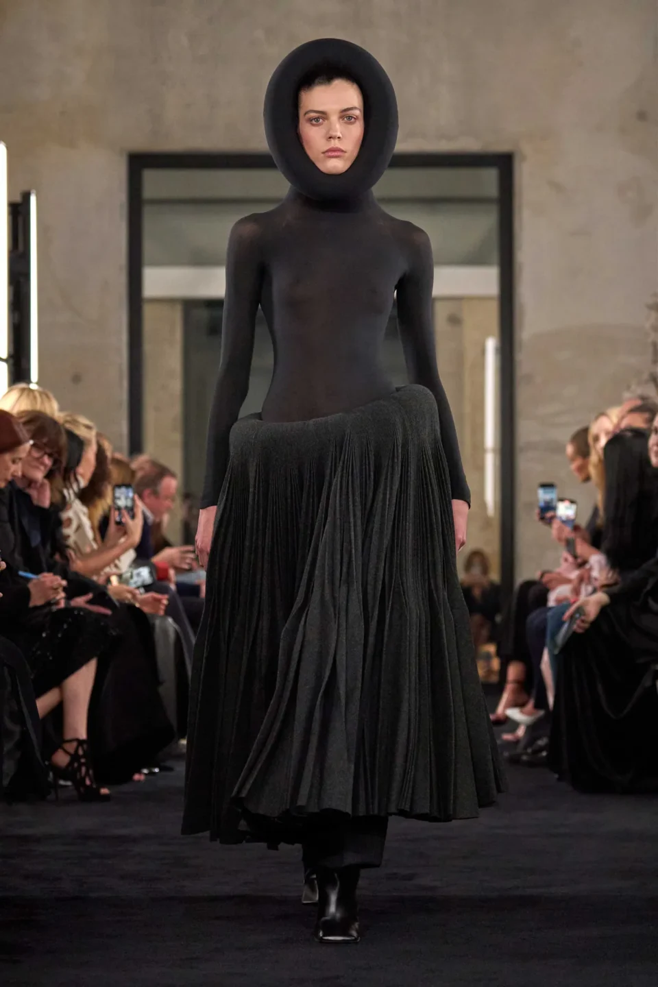 00001-alaia-fall-2025-ready-to-wear-credit-brand