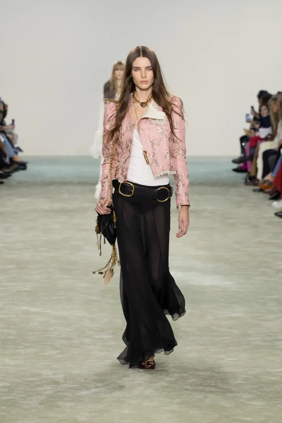 00001-chloe-fall-2025-ready-to-wear-credit-brand