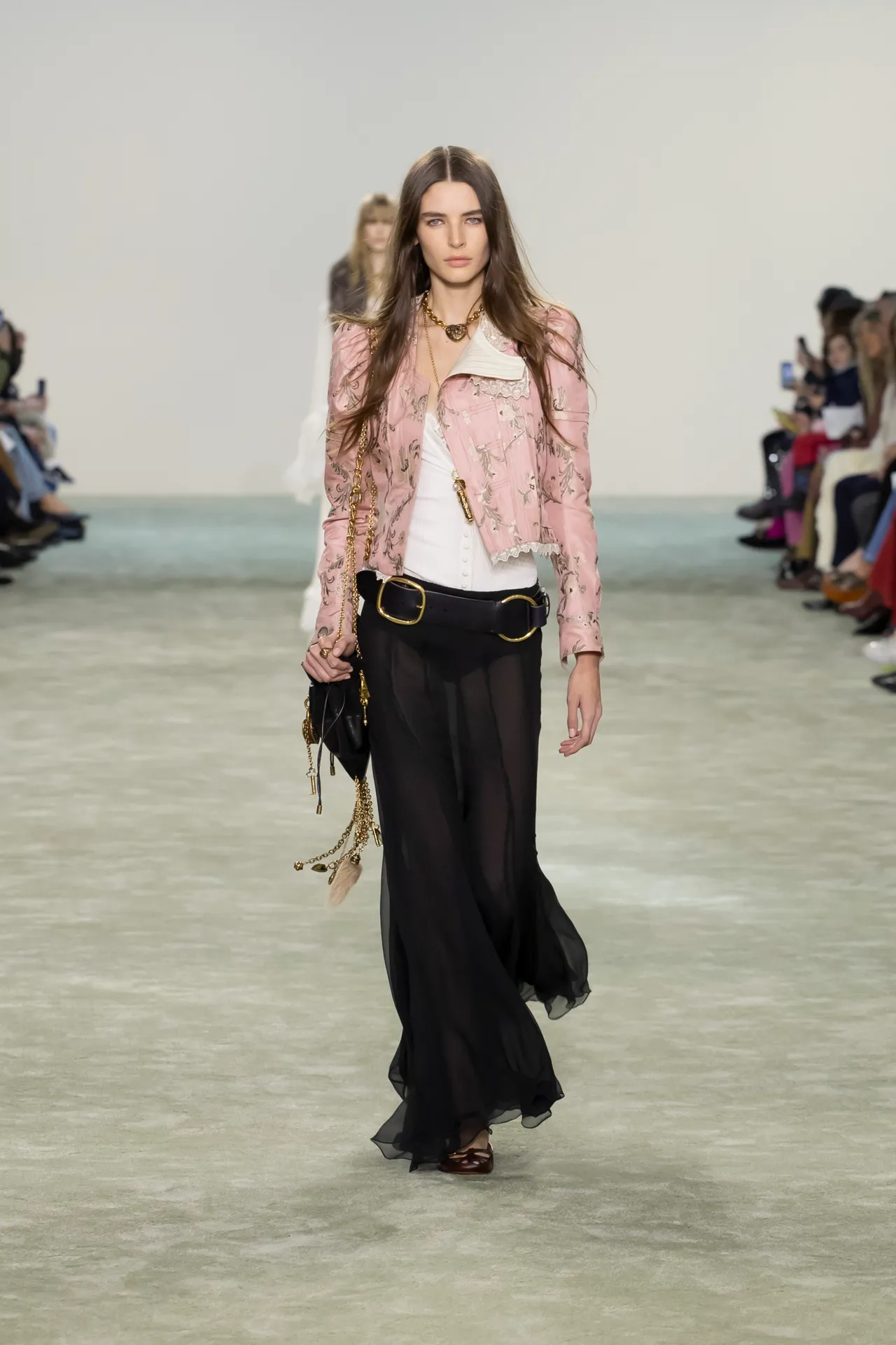 00001-chloe-fall-2025-ready-to-wear-credit-brand