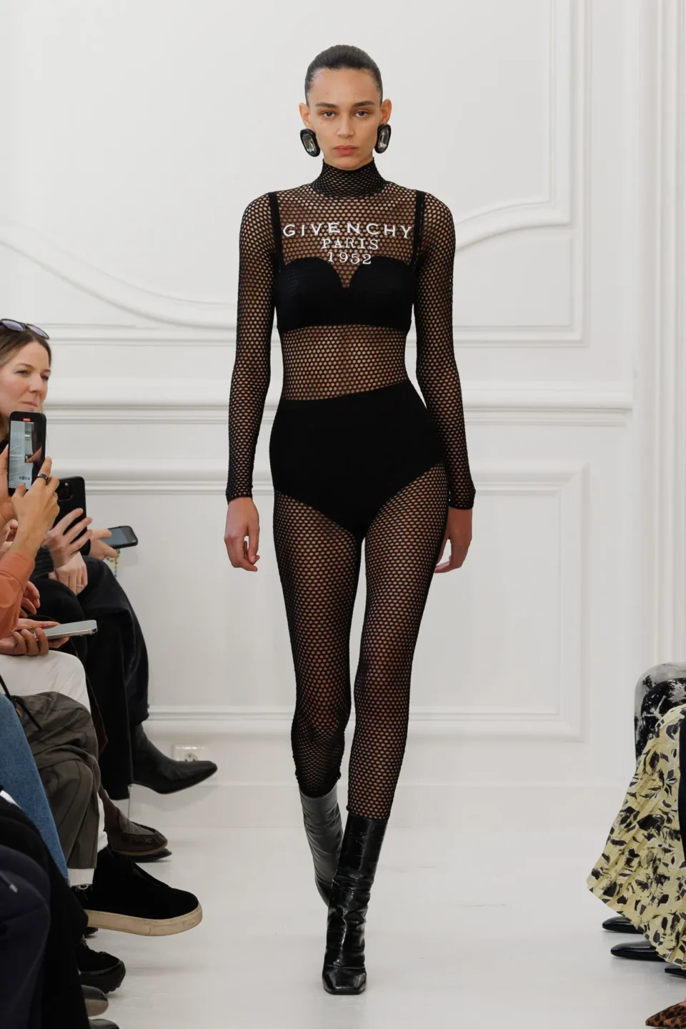 00001-givenchy-fall-2025-ready-to-wear-credit-brand