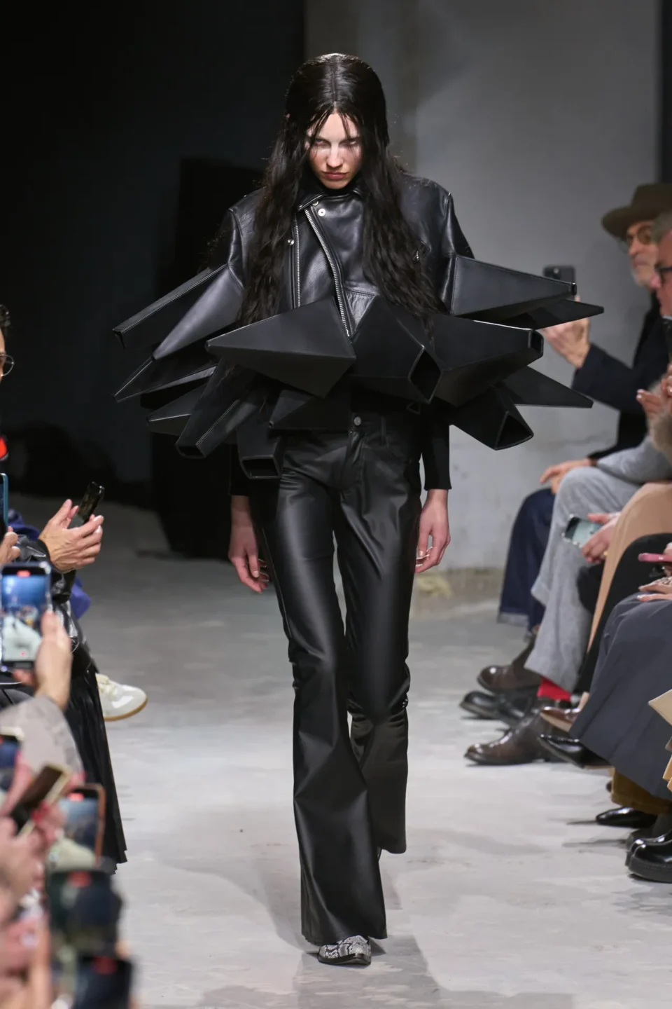 00001-junya-watanabe-fall-2025-ready-to-wear-credit-gorunway