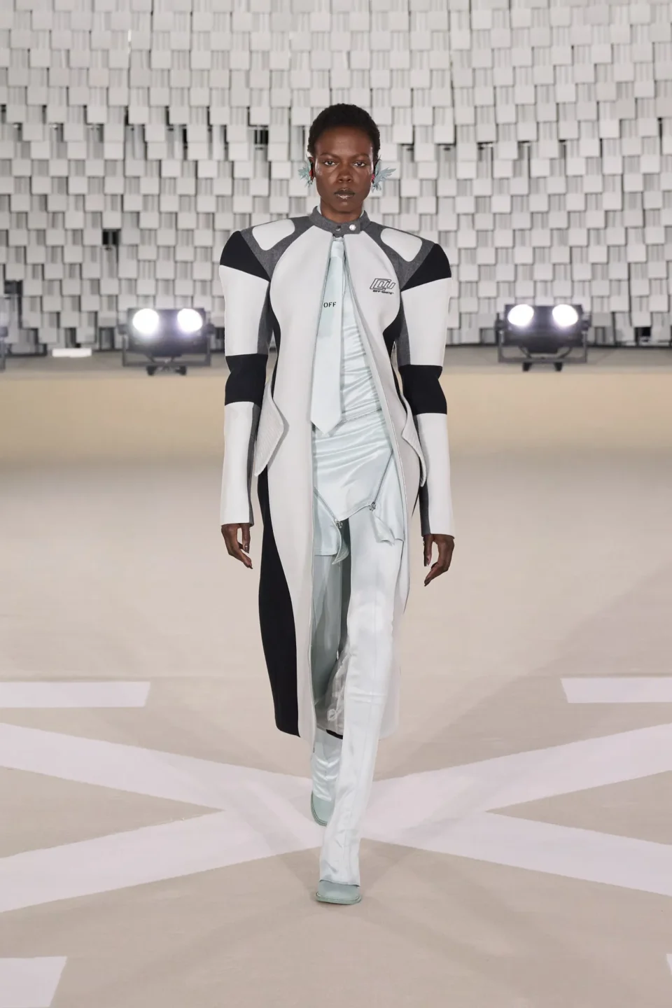 00001-off-white-fall-2025-ready-to-wear-credit-gorunway