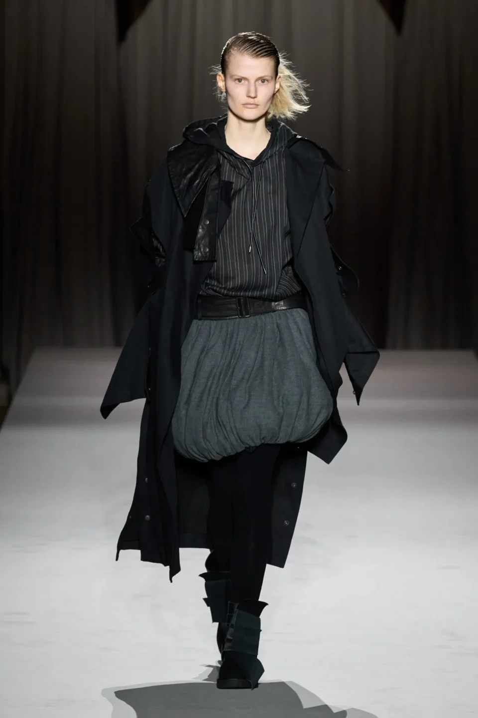 00001-yohji-yamamoto-fall-2025-ready-to-wear-credit-gorunway