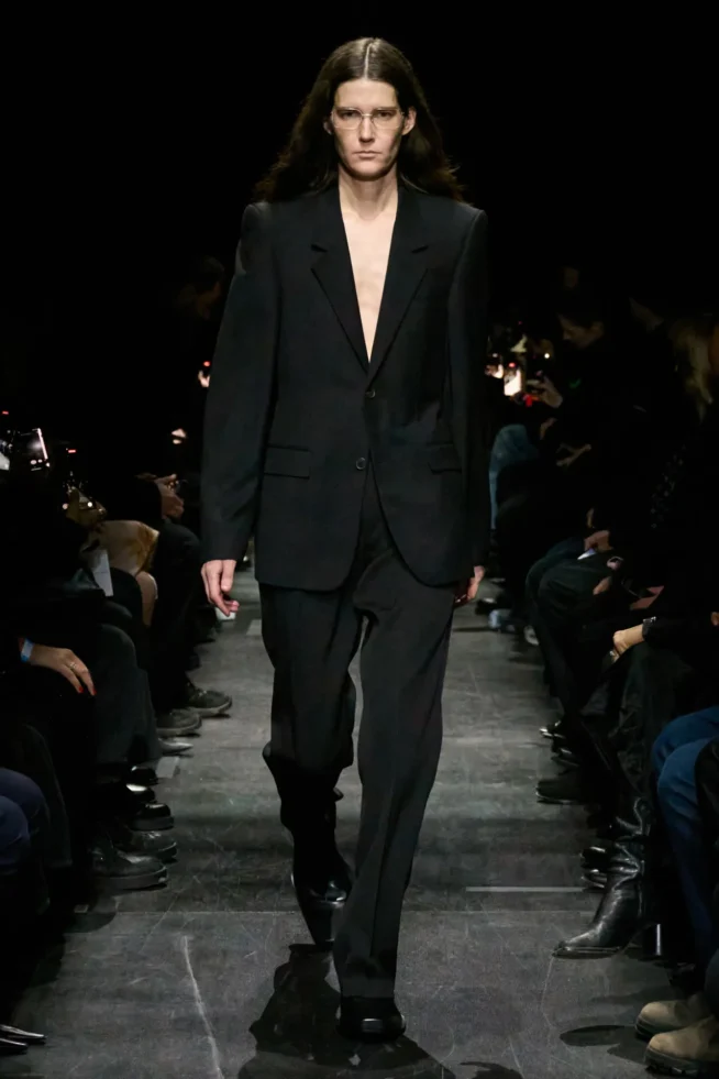 00002-balenciaga-fall-2025-ready-to-wear-credit-gorunway