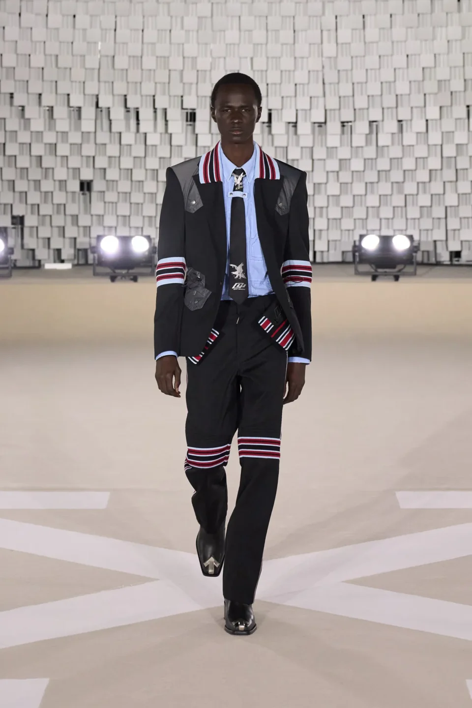 00002-off-white-fall-2025-ready-to-wear-credit-gorunway