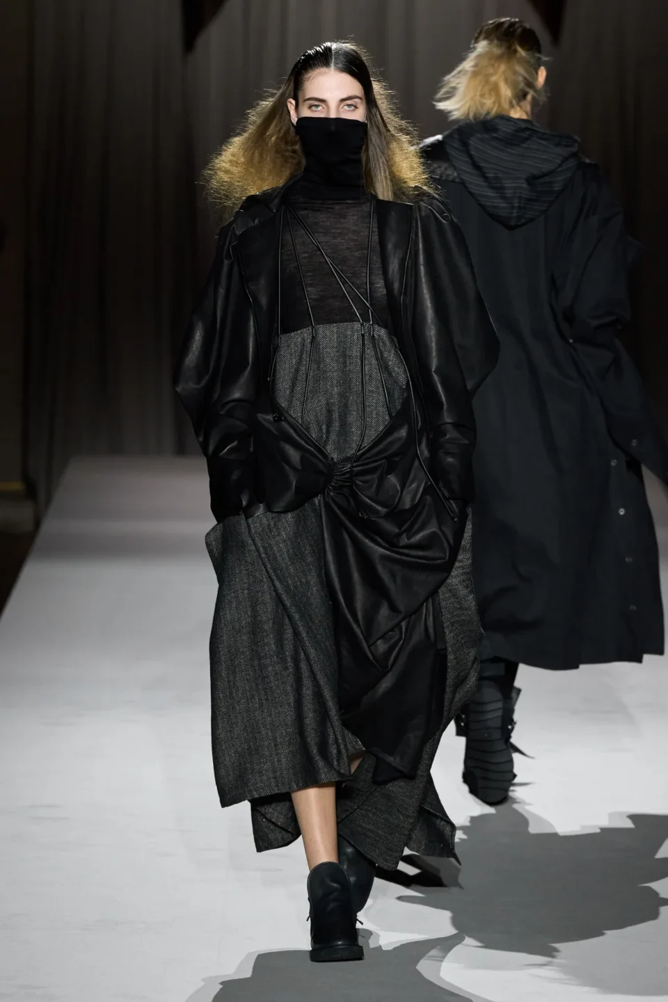 00002-yohji-yamamoto-fall-2025-ready-to-wear-credit-gorunway