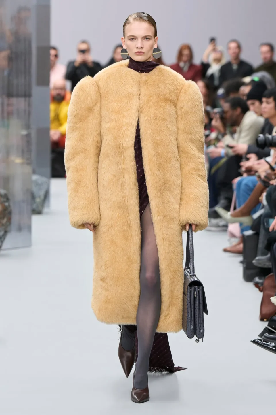 00003-acne-studios-fall-2025-ready-to-wear-credit-gorunway